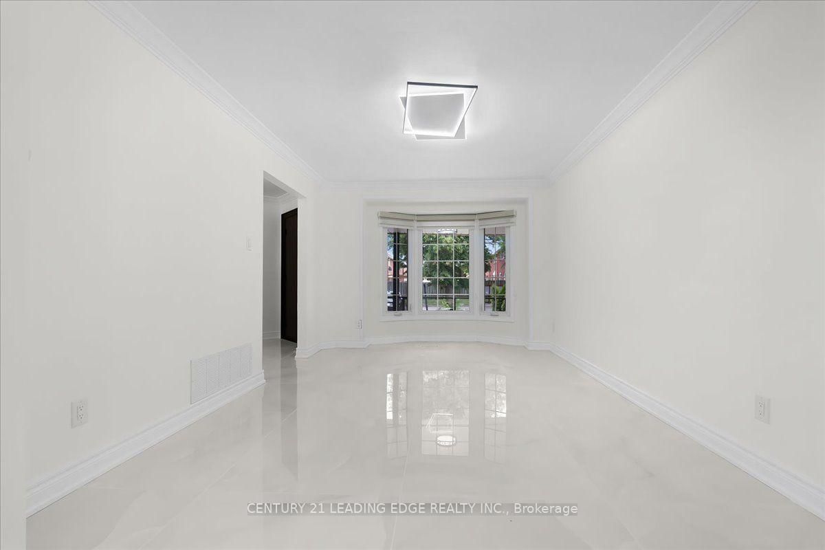 41 Graybark Crescent • Toronto, ON photo 11