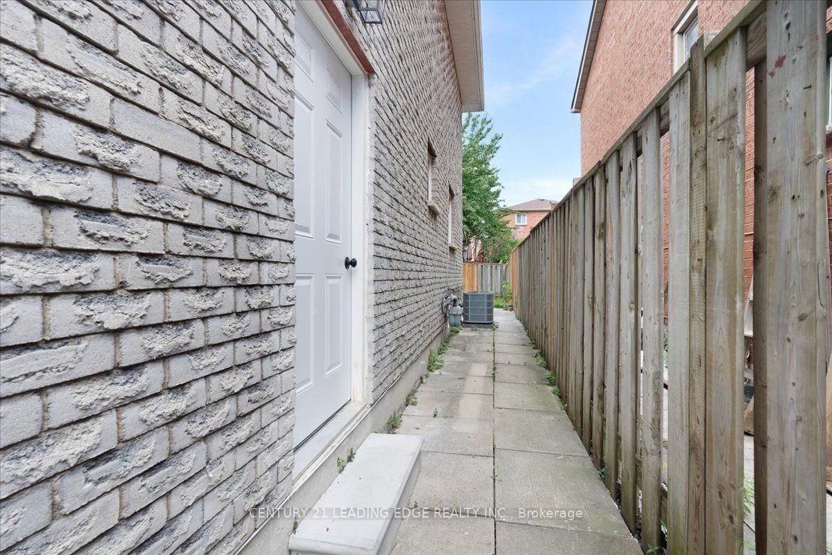 41 Graybark Crescent • Toronto, ON photo 38