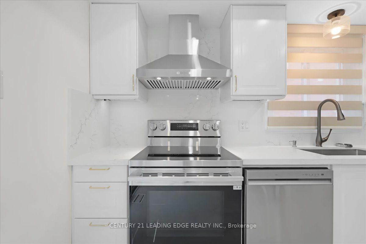 41 Graybark Crescent • Toronto, ON photo 6