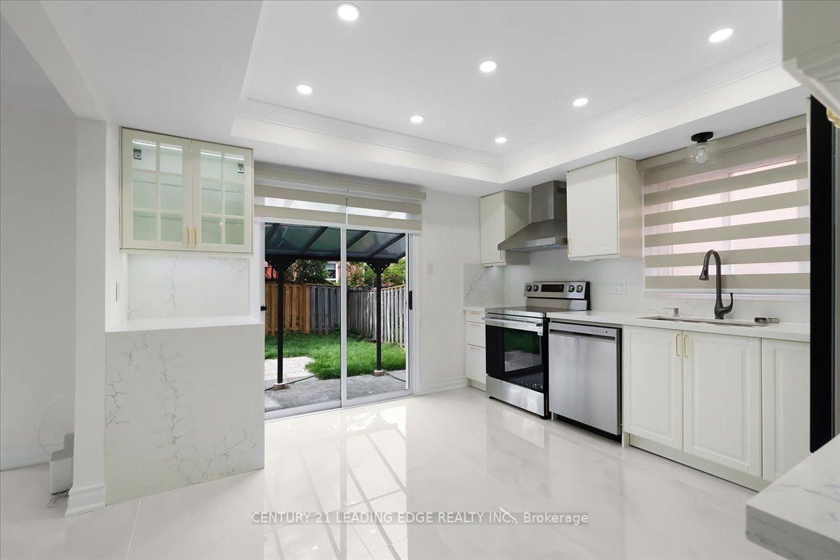 41 Graybark Crescent • Toronto, ON photo 9
