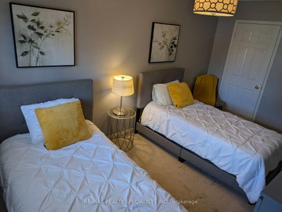 20 Thorp Crescent • Ajax, ON photo 3