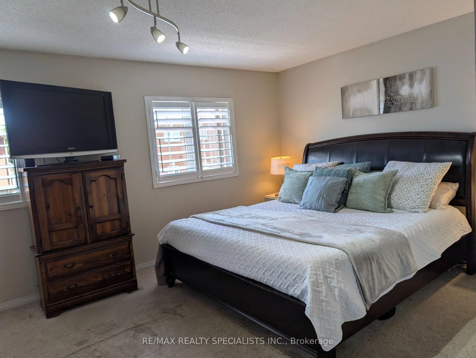 20 Thorp Crescent • Ajax, ON photo 5