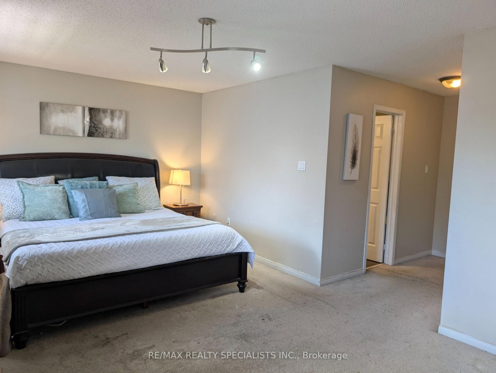 20 Thorp Crescent • Ajax, ON photo 6