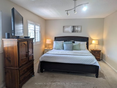 20 Thorp Crescent • Ajax, ON photo 7