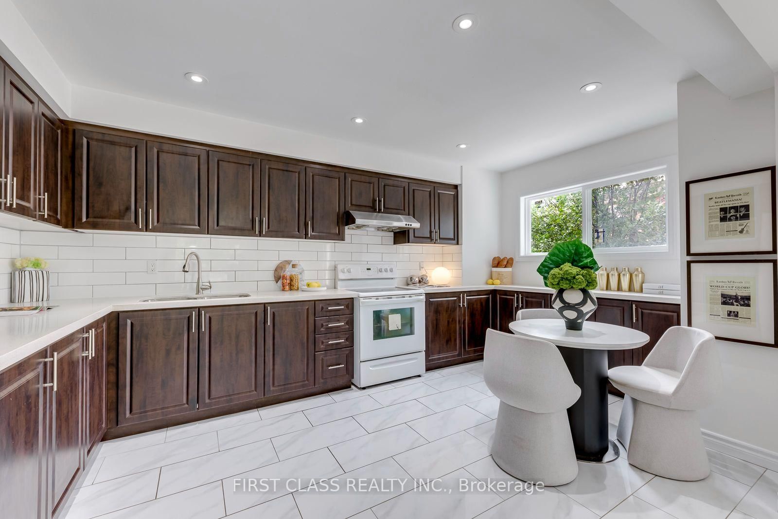 27 Alton Towers Circle • Toronto, ON photo 10