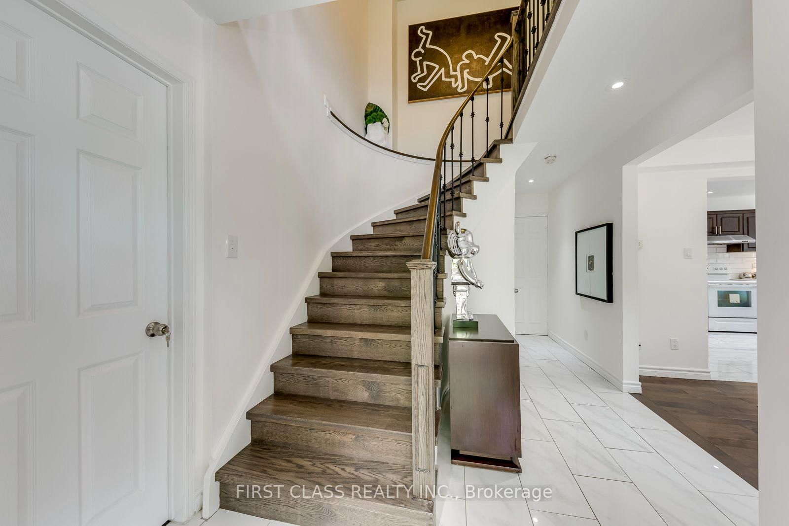 27 Alton Towers Circle • Toronto, ON photo 12