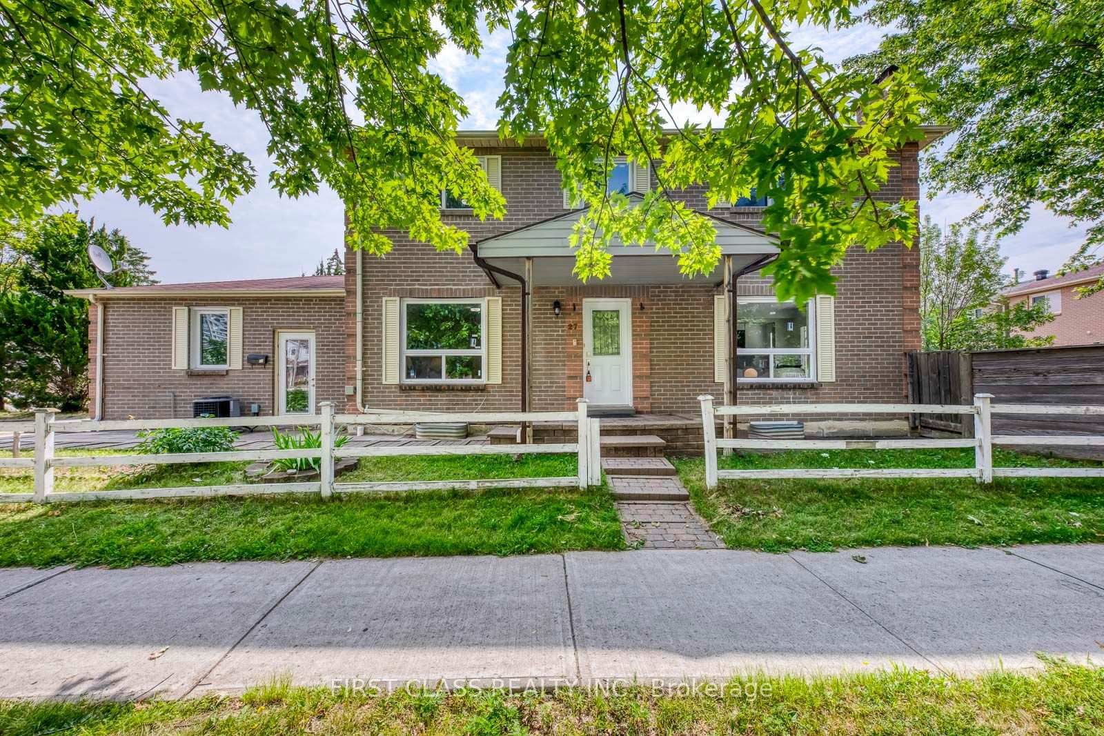 27 Alton Towers Circle • Toronto, ON photo 2