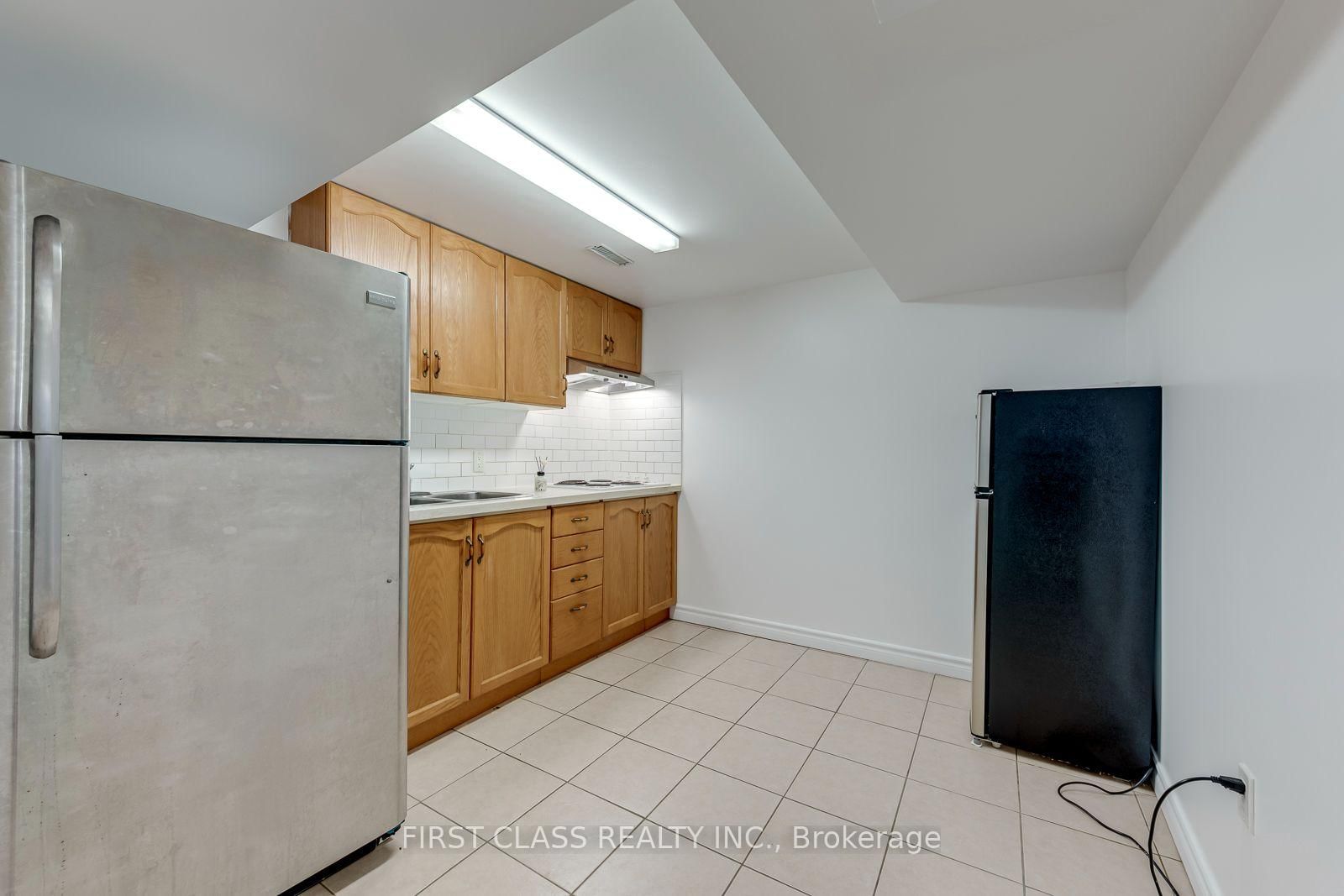 27 Alton Towers Circle • Toronto, ON photo 21