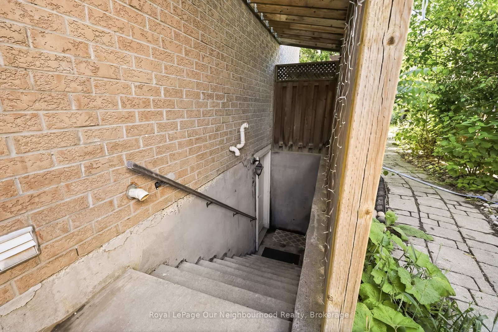 1296 Ravencliffe Court • Oshawa, ON photo 40