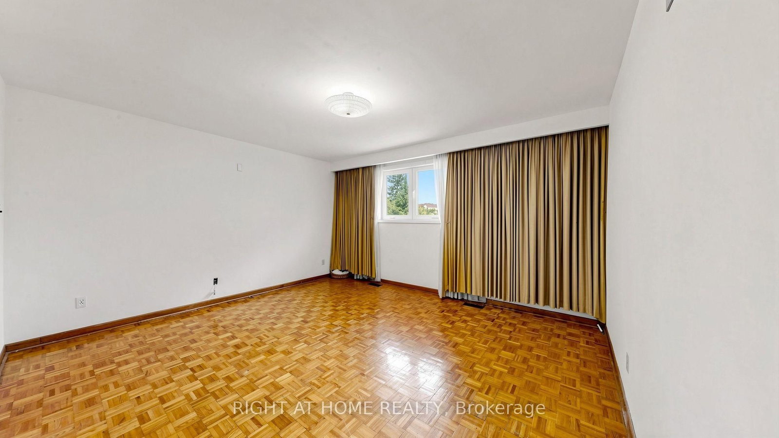 20 Torrens Avenue • Toronto, ON photo 14