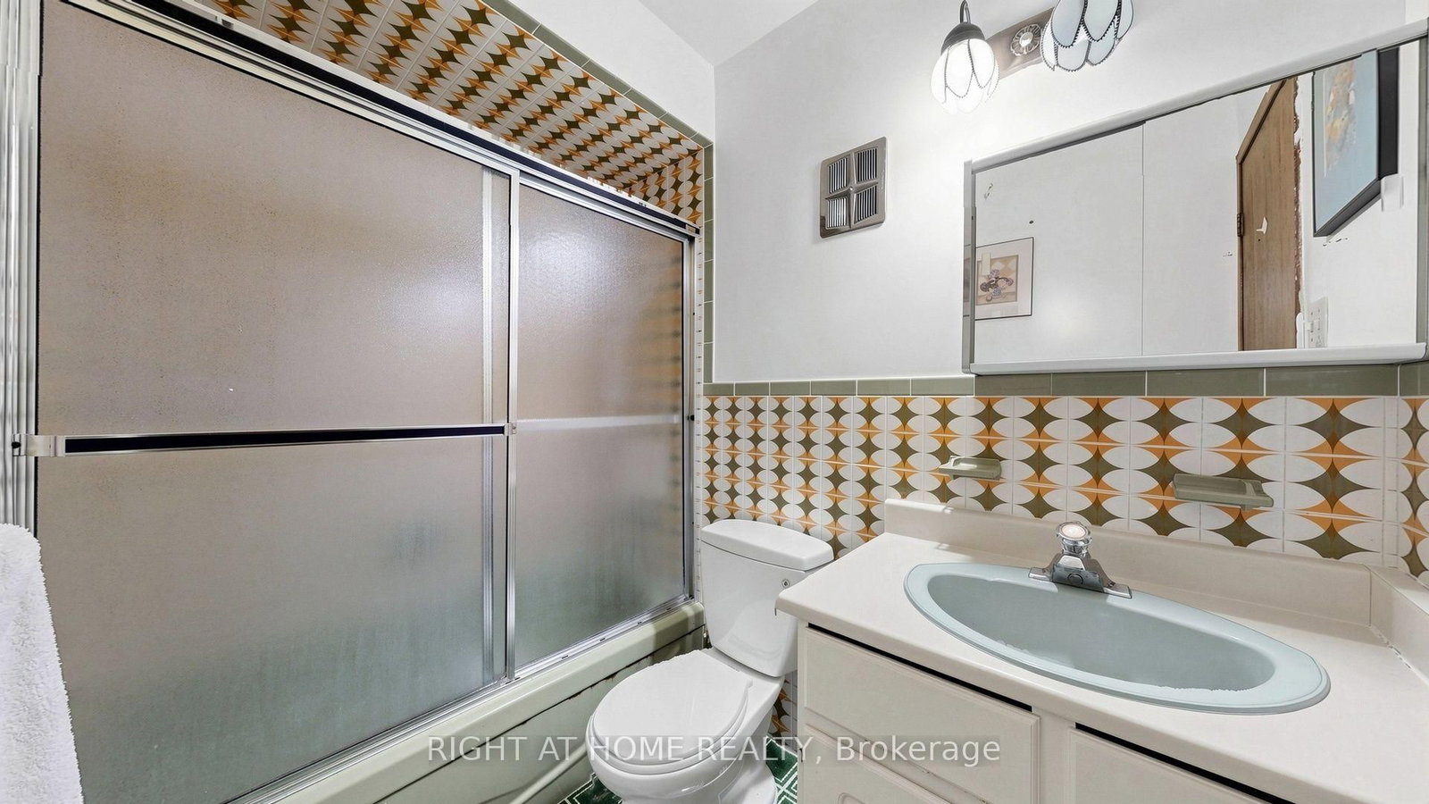20 Torrens Avenue • Toronto, ON photo 23