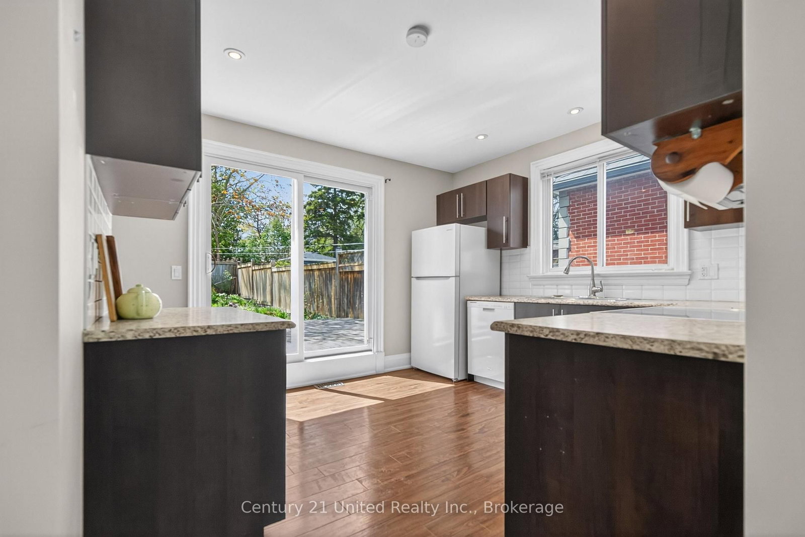 810 Byron St, Whitby, view 15
