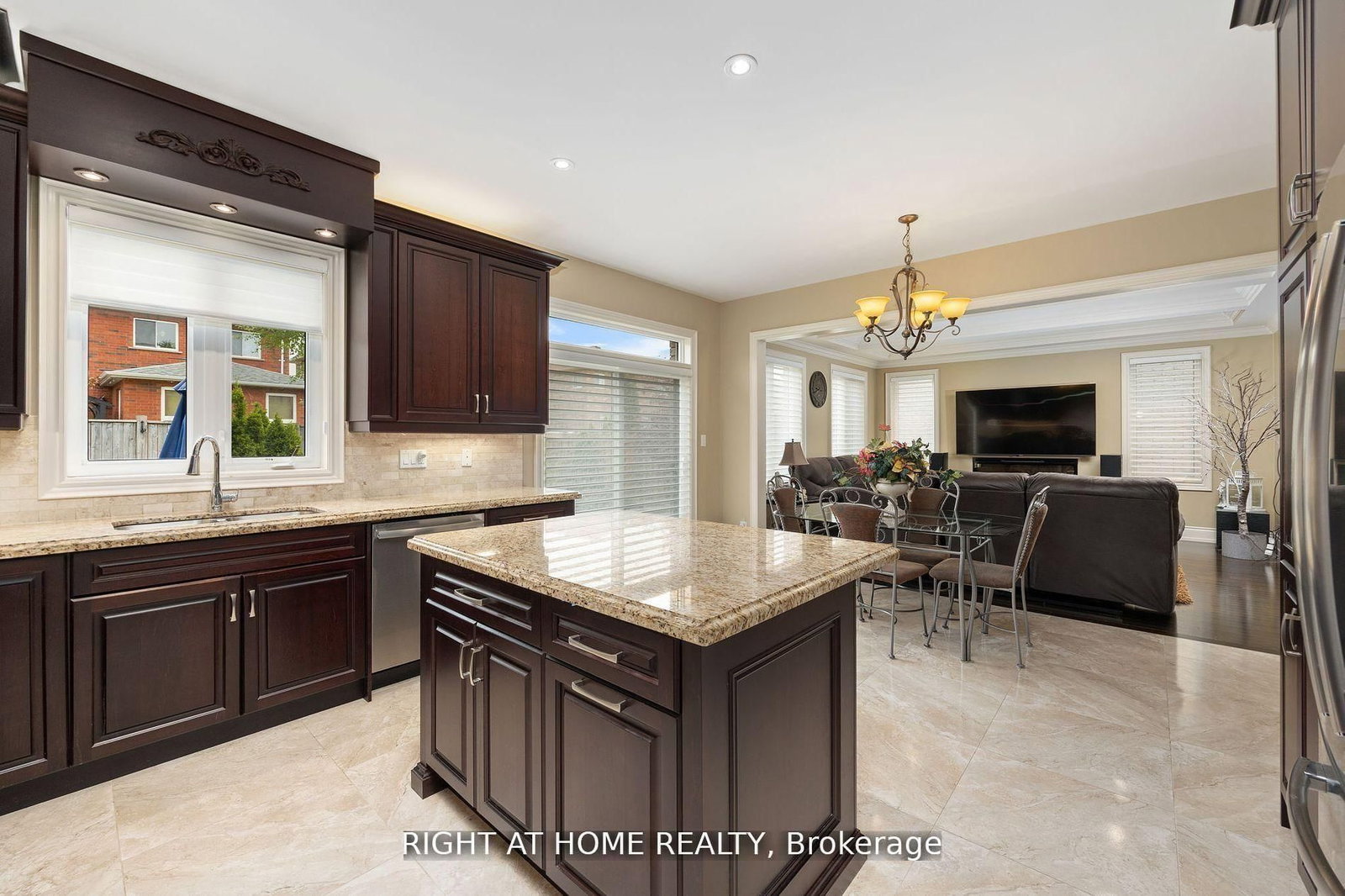 25 CHARTERHOUSE Drive N • Whitby, ON photo 10