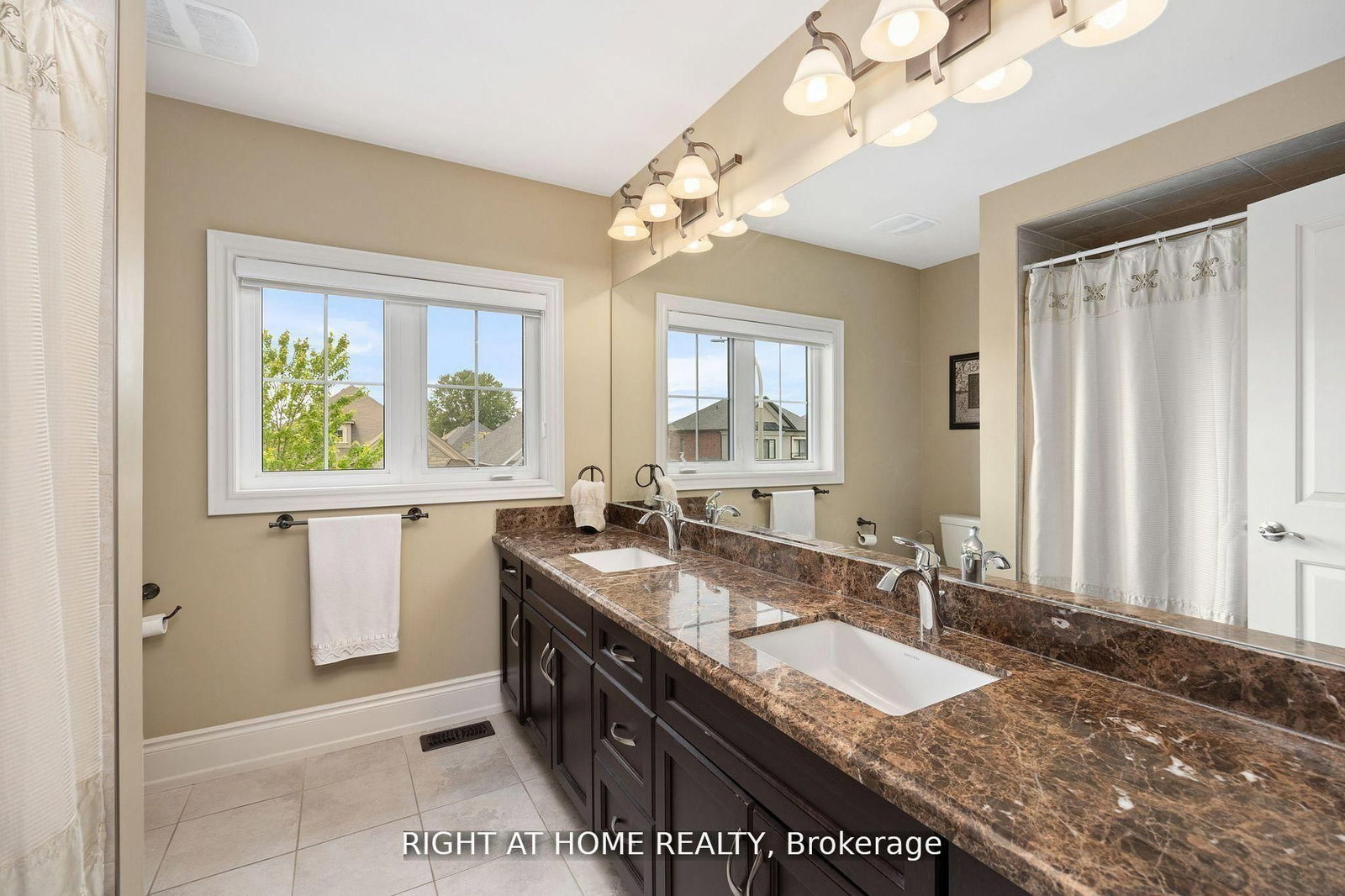 25 CHARTERHOUSE Drive N • Whitby, ON photo 18