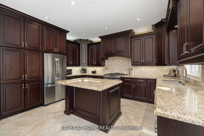 25 CHARTERHOUSE Drive N • Whitby, ON photo 8