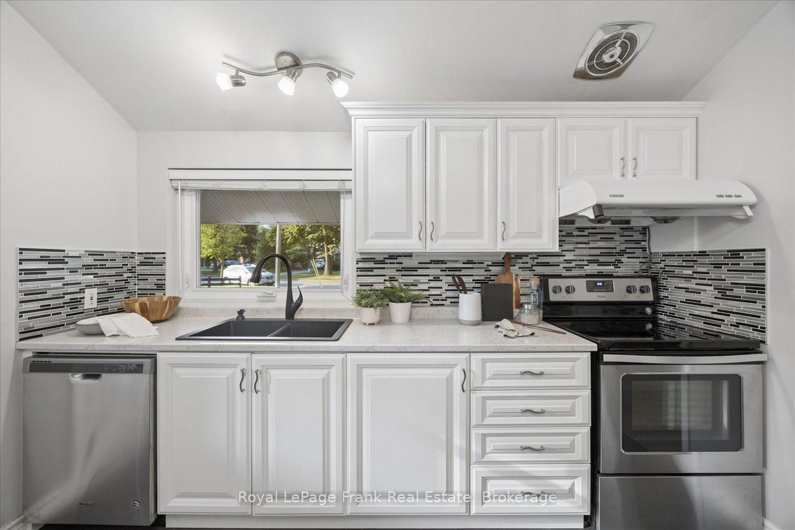 2 Rosswood Crescent • Toronto, ON photo 13