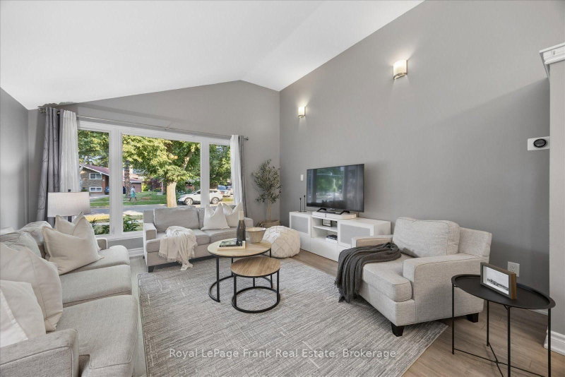 2 Rosswood Crescent