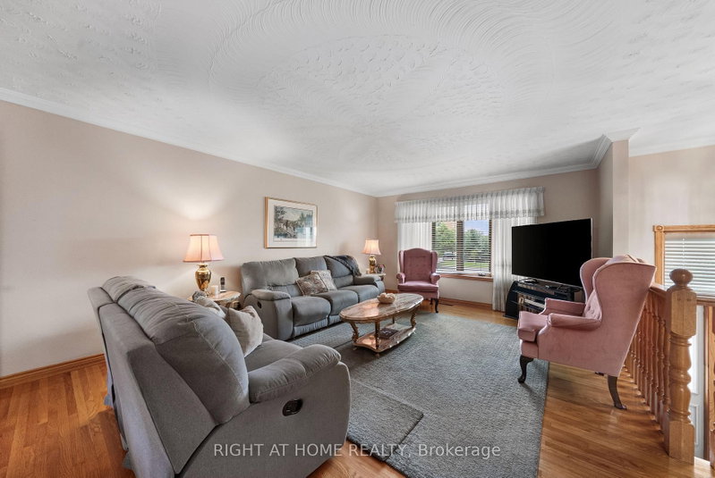 592 Taunton Road W