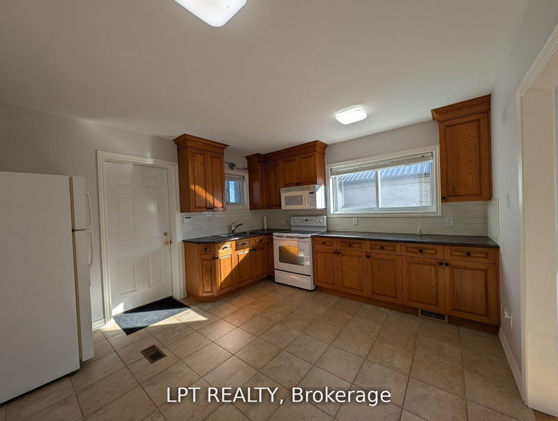 9 Atkinson Ave photo 5