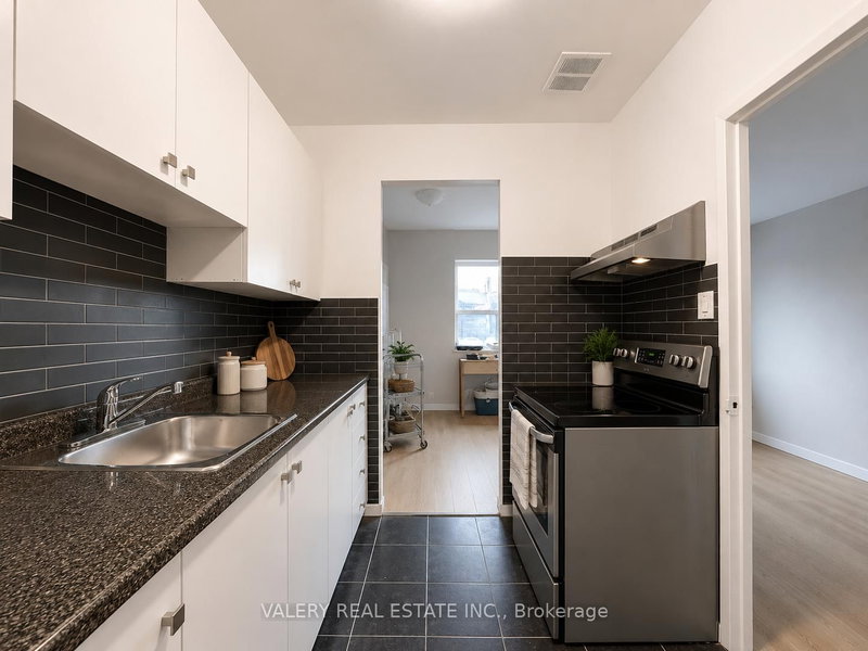 403 - 1725 Lawrence Avenue E