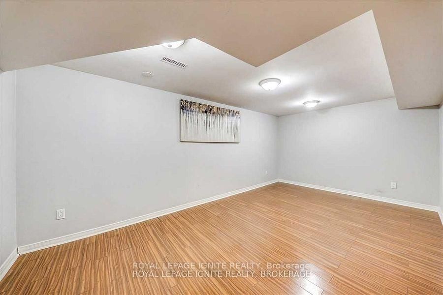 Bsmt - 32 Lansbury Drive, Toronto 5
