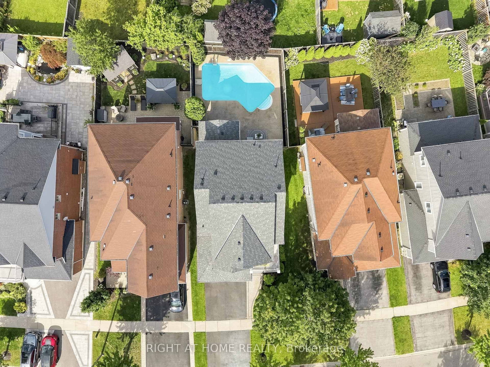 179 Cachet Boulevard • Whitby, ON photo 2