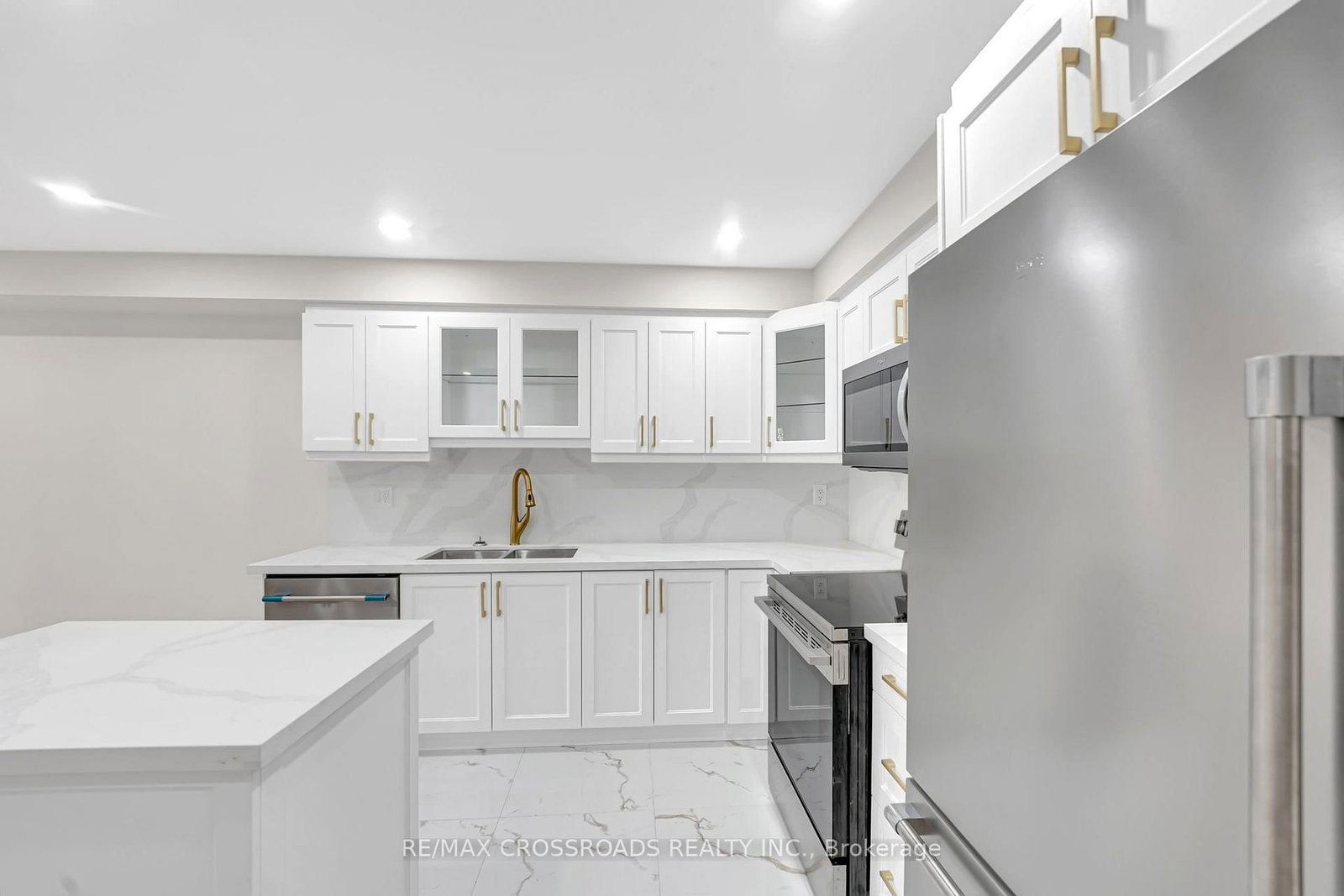 321 Sparrow Circle • Pickering, ON photo 10