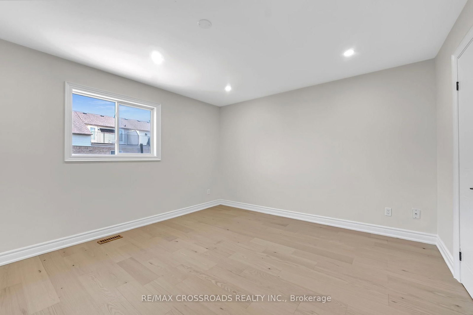 321 Sparrow Circle • Pickering, ON photo 16