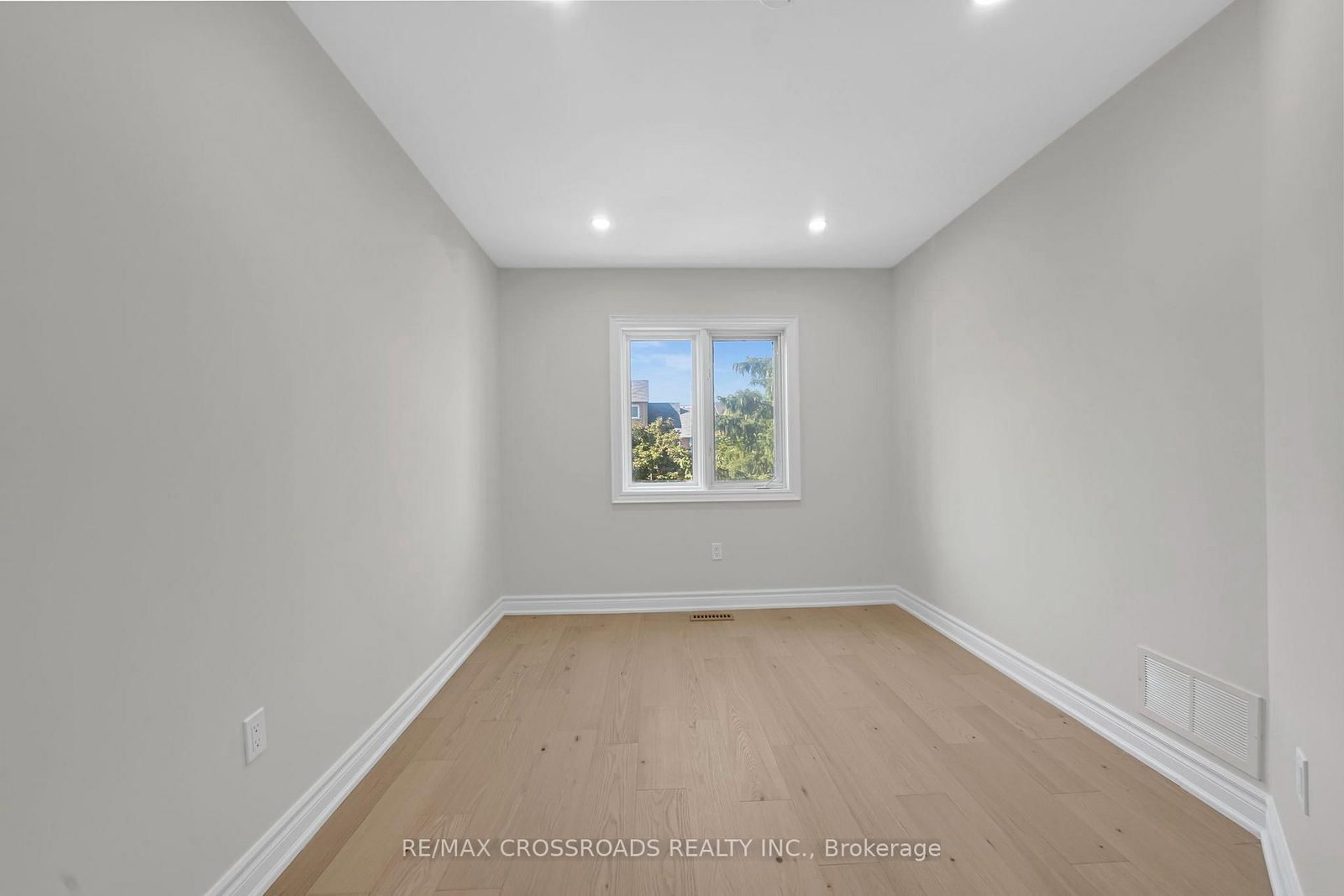 321 Sparrow Circle • Pickering, ON photo 27