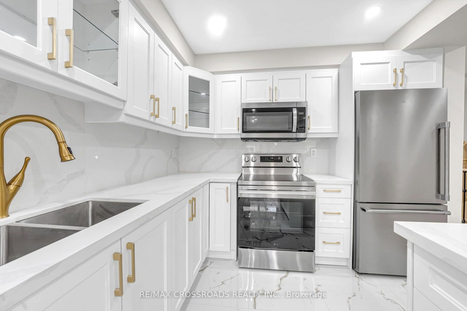 321 Sparrow Circle • Pickering, ON photo 9
