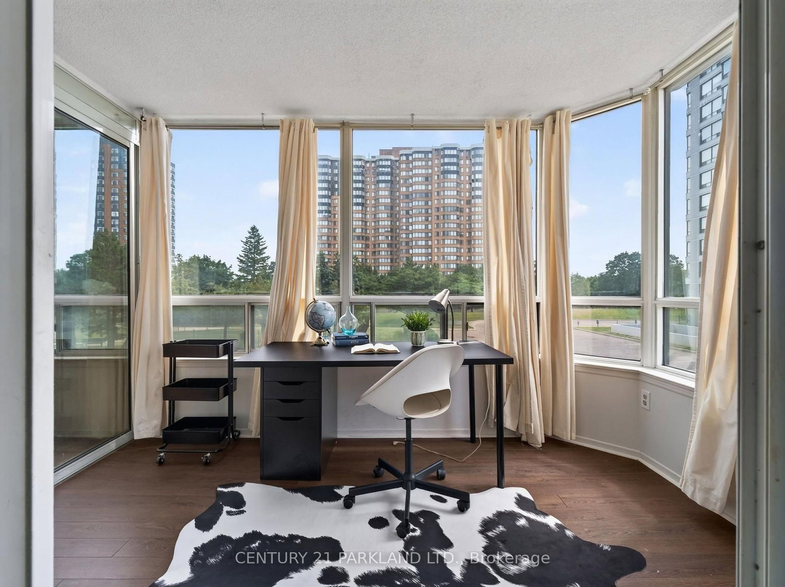 330 ALTON TOWERS Circle • #206 • Toronto, ON photo 14