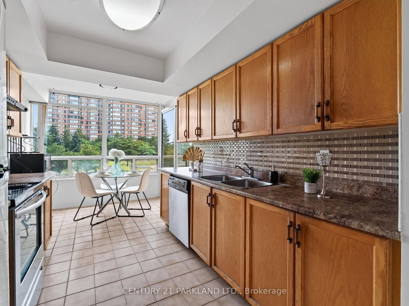 330 ALTON TOWERS Circle • #206 • Toronto, ON photo 17