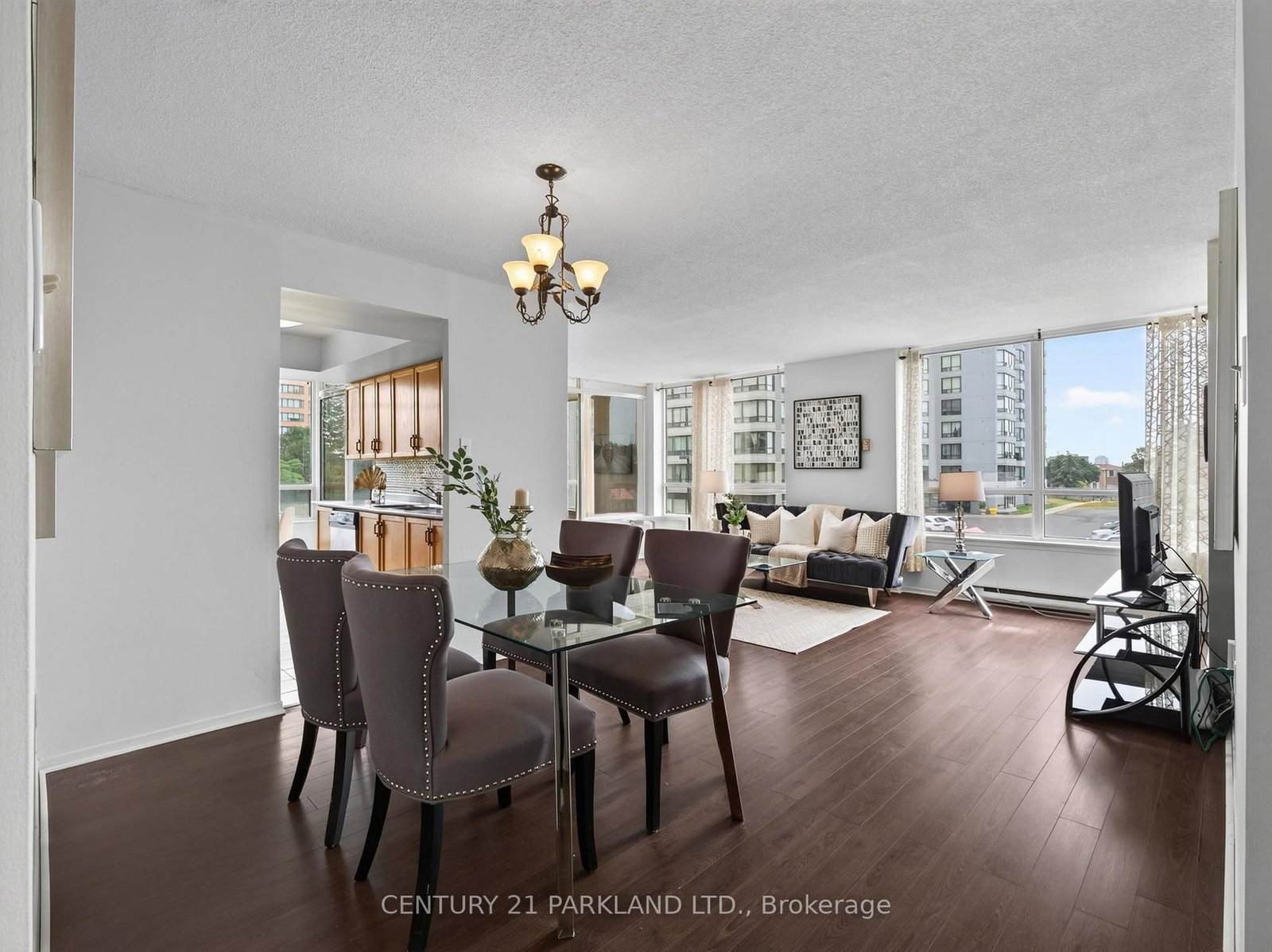 330 ALTON TOWERS Circle • #206 • Toronto, ON photo 6