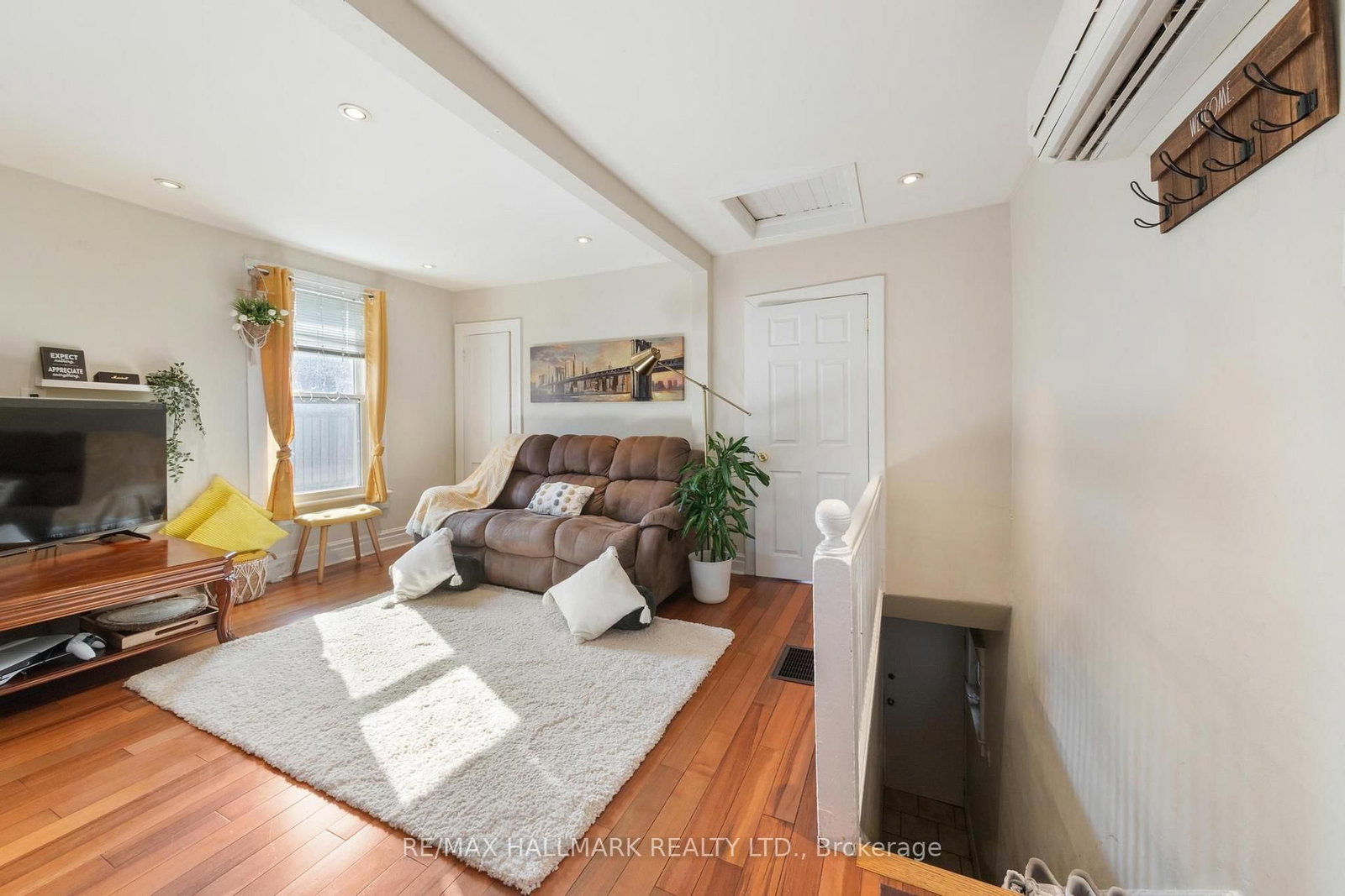 25 Norwood Terrace, Toronto 3