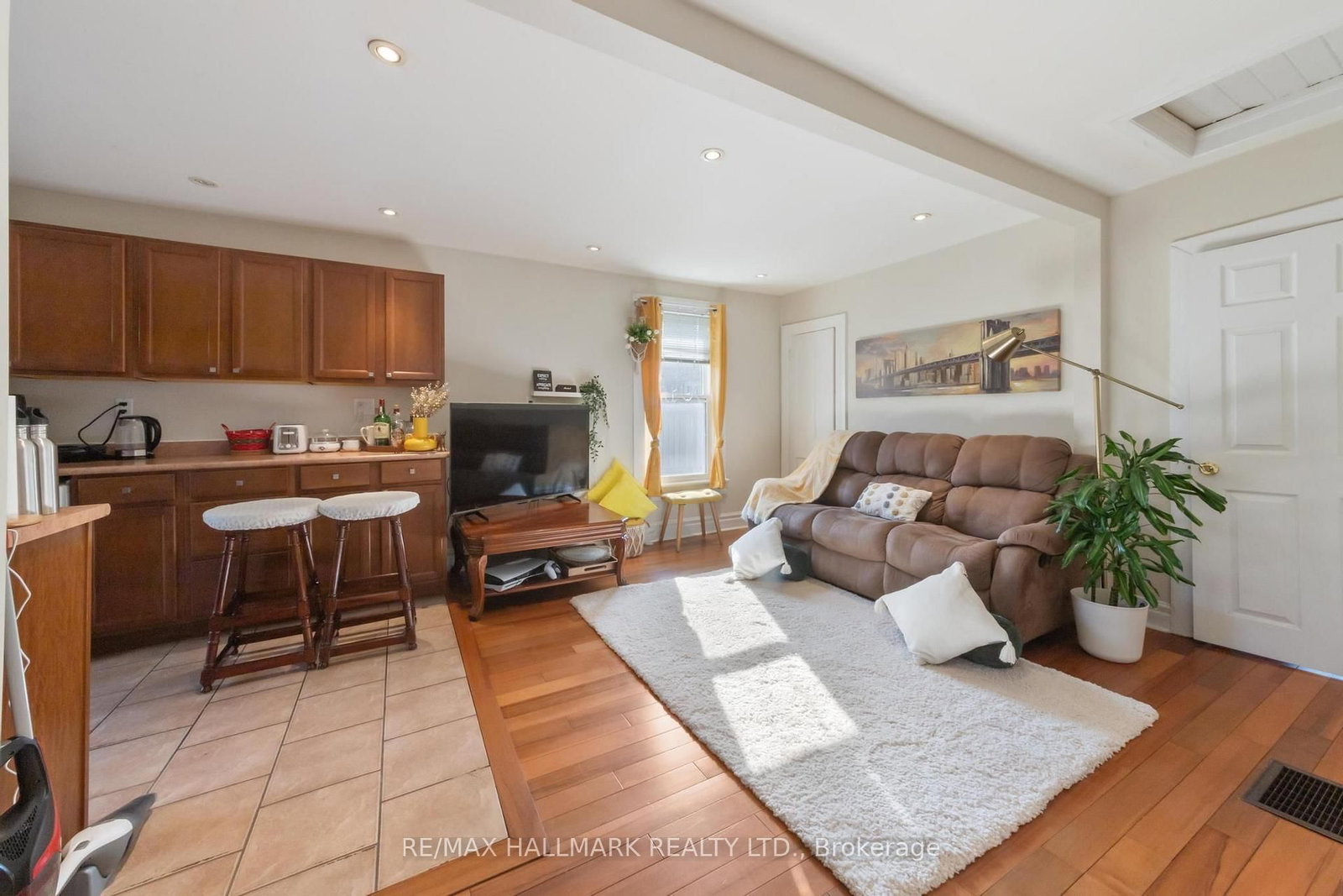25 Norwood Terrace, Toronto 4