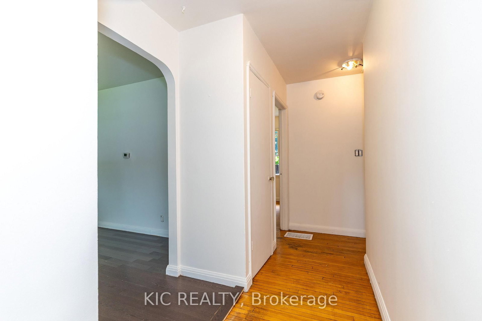 333 CADILLAC Avenue S • Oshawa, ON photo 3