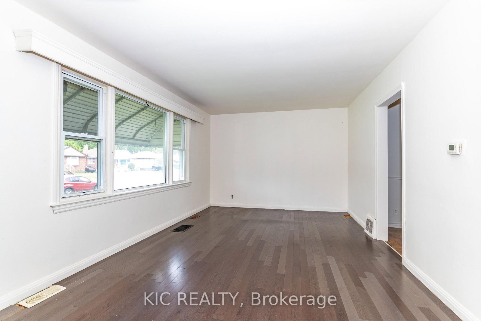 333 CADILLAC Avenue S • Oshawa, ON photo 4