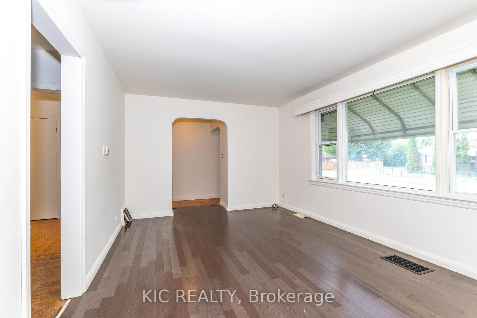 333 CADILLAC Avenue S • Oshawa, ON photo 5