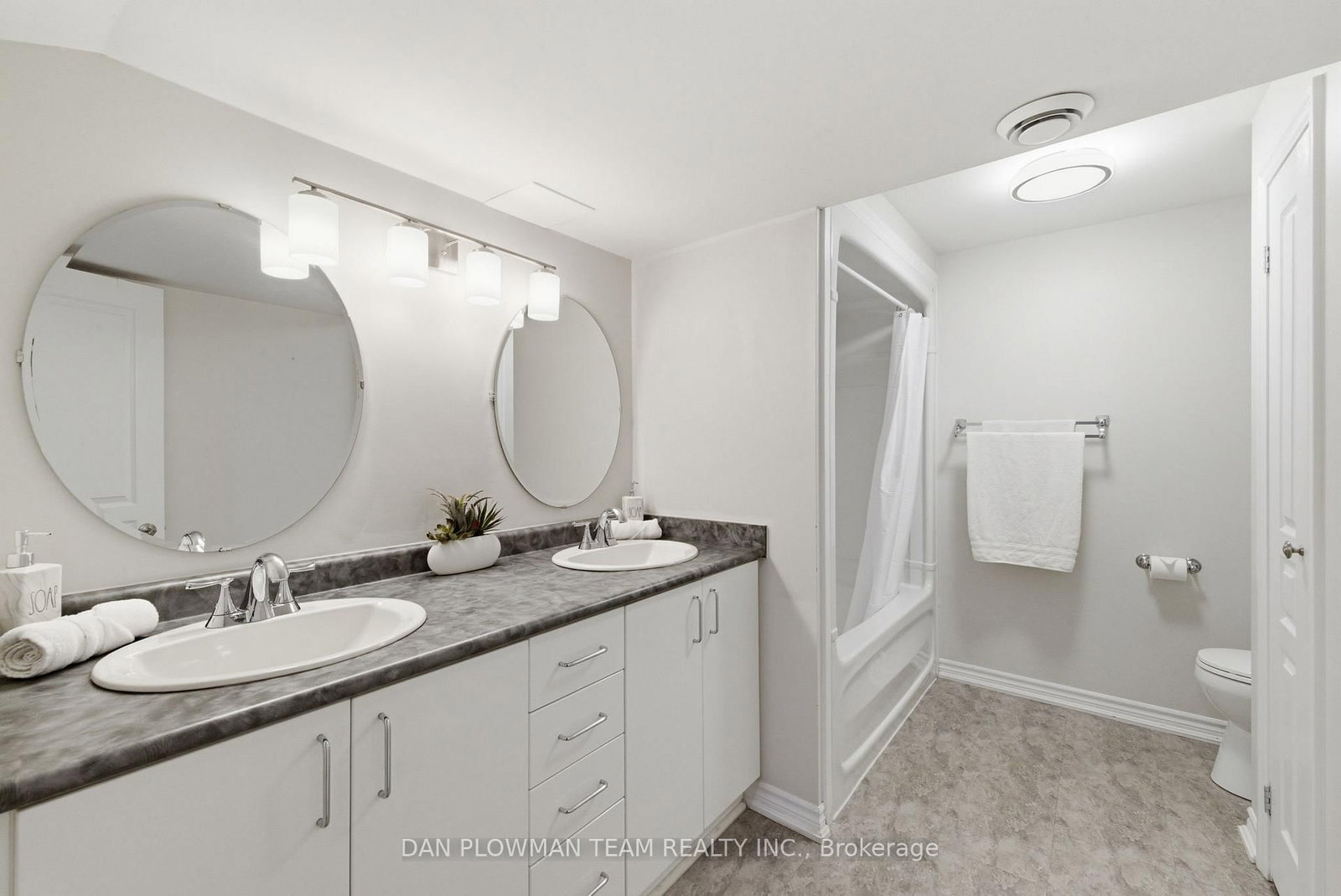 17 Burgundy Court • Whitby, ON photo 41