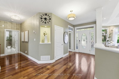 17 Burgundy Court • Whitby, ON photo 5