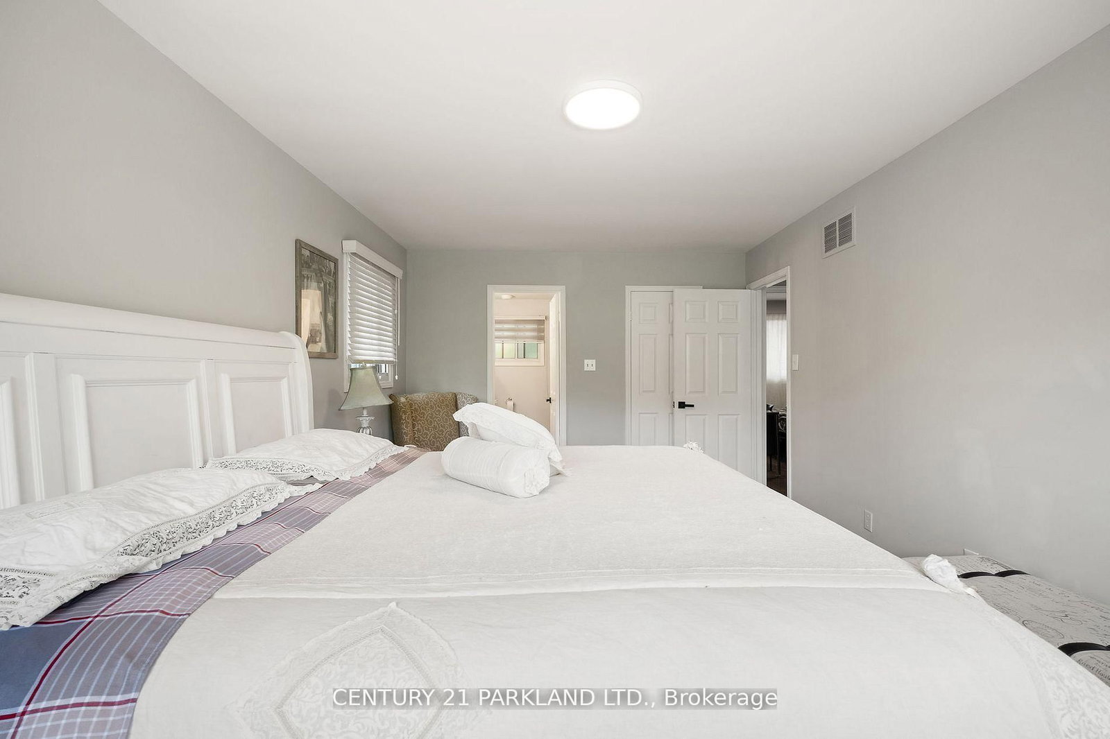 87 Bonacres Avenue • Toronto, ON photo 13