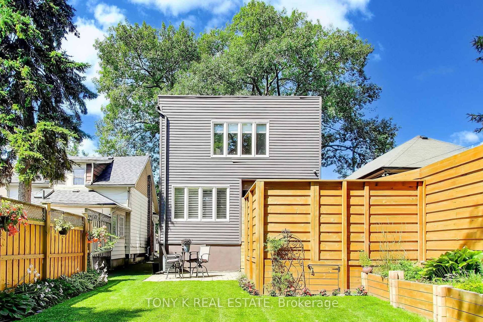 111 Eastwood Avenue • Toronto, ON photo 37