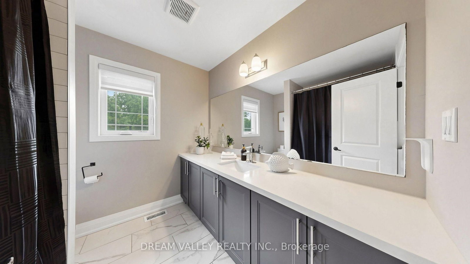 224 Severn Street • Oshawa, ON photo 40