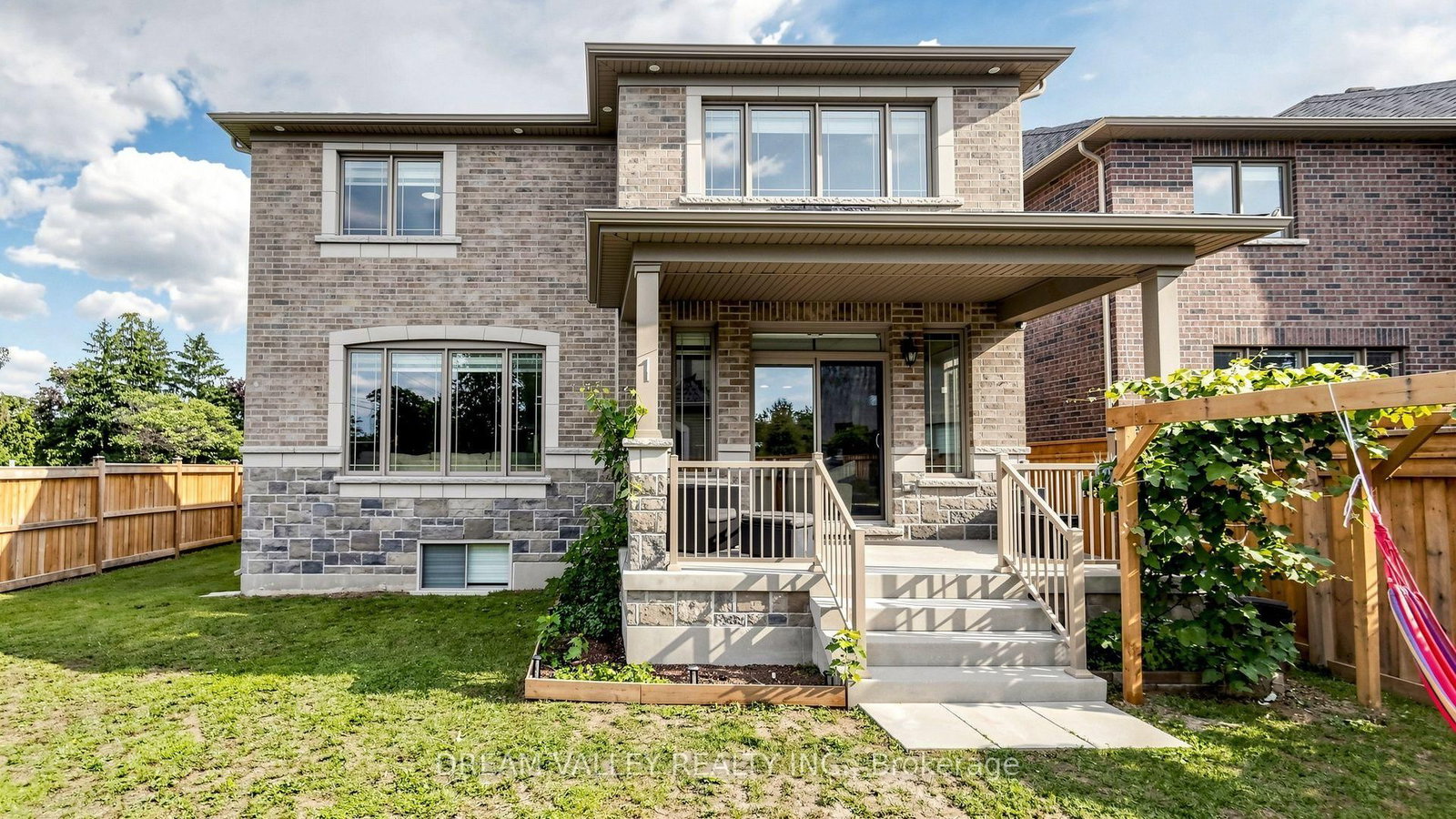 224 Severn Street • Oshawa, ON photo 45