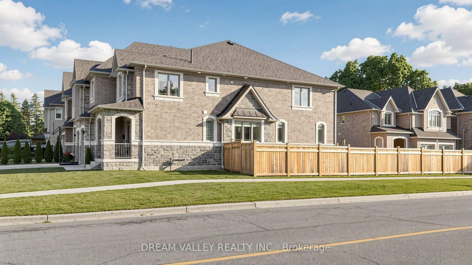 224 Severn Street • Oshawa, ON photo 48