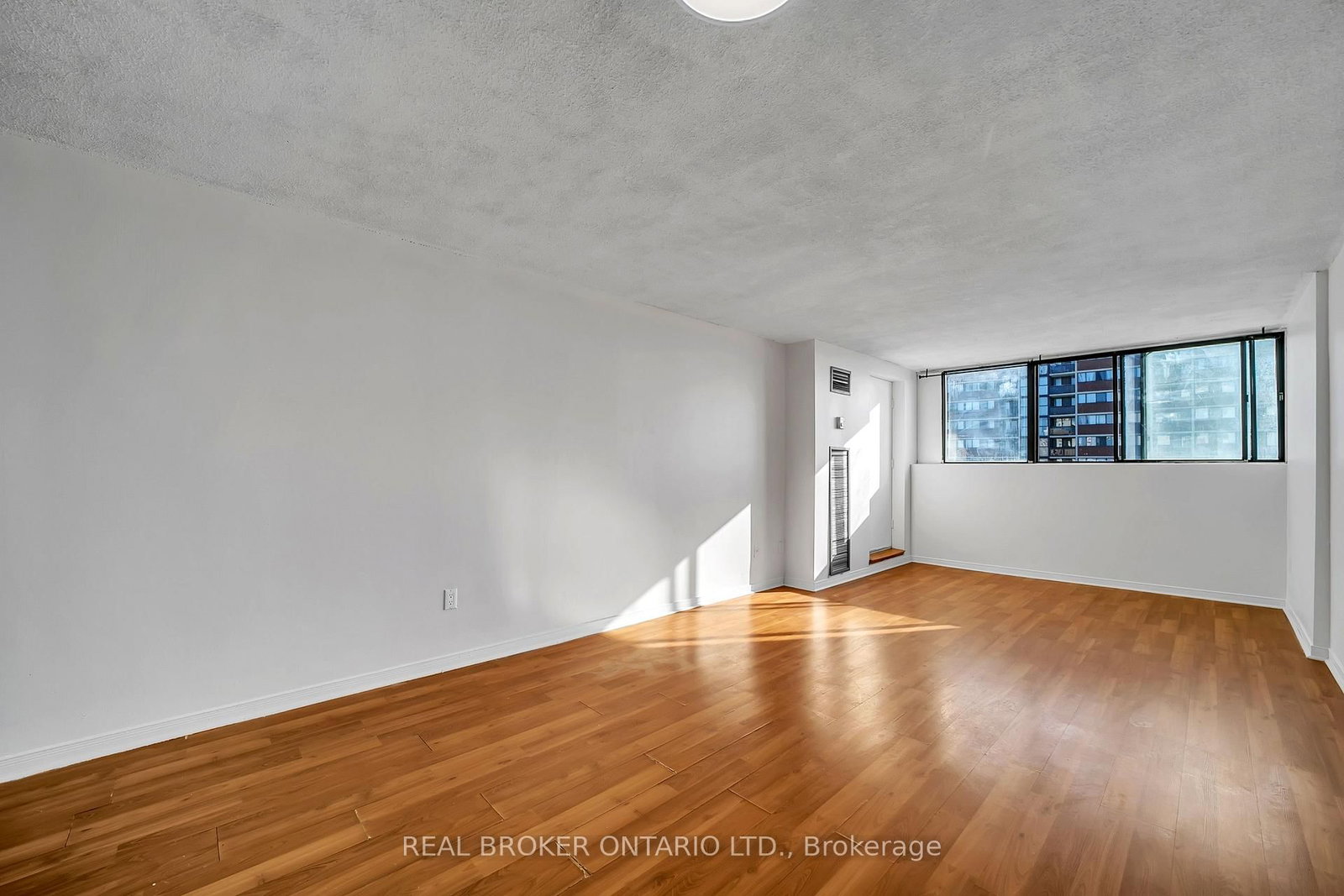 10 Tapscott Road • #810 • Toronto, ON photo 11