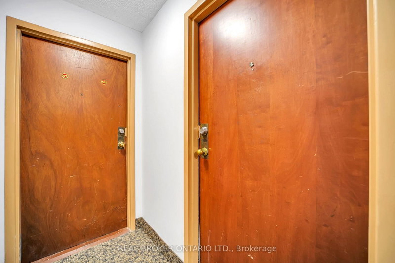 810 - 10 Tapscott Road