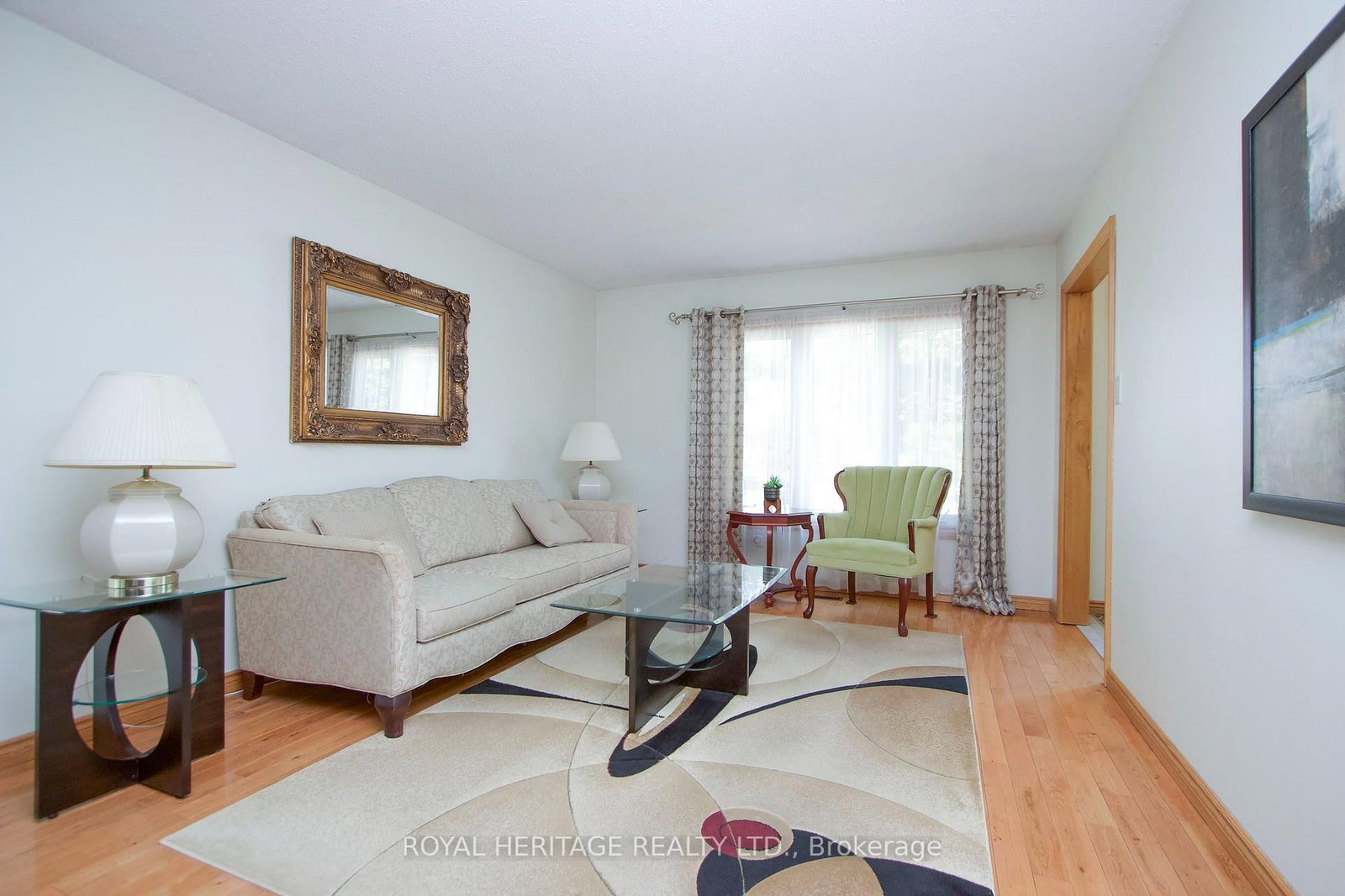 718 Annes Street • Whitby, ON photo 4