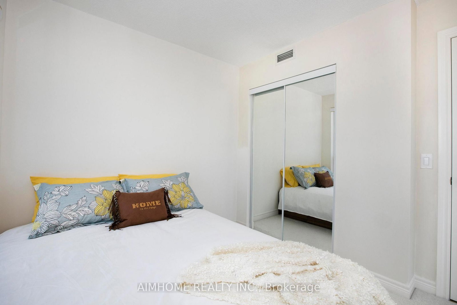 60 Town Centre Court • #2402 • Toronto, ON photo 14