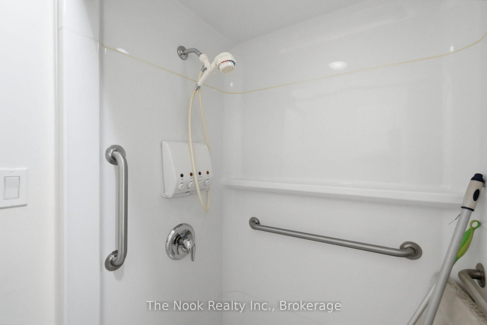 424 Prince Of Wales Drive • Whitby, ON photo 21